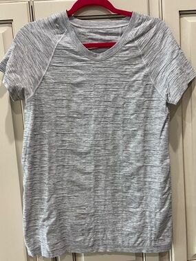 Athleta tee